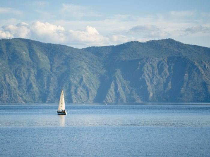 Sailing on smooth waters of Lake Pend Orielle. Photo Credit: Idaho Tourism.
