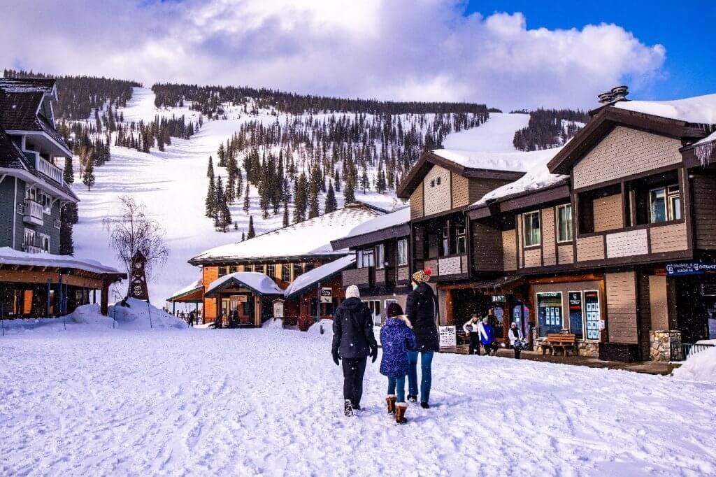 family walking into lodge at Schweitzer