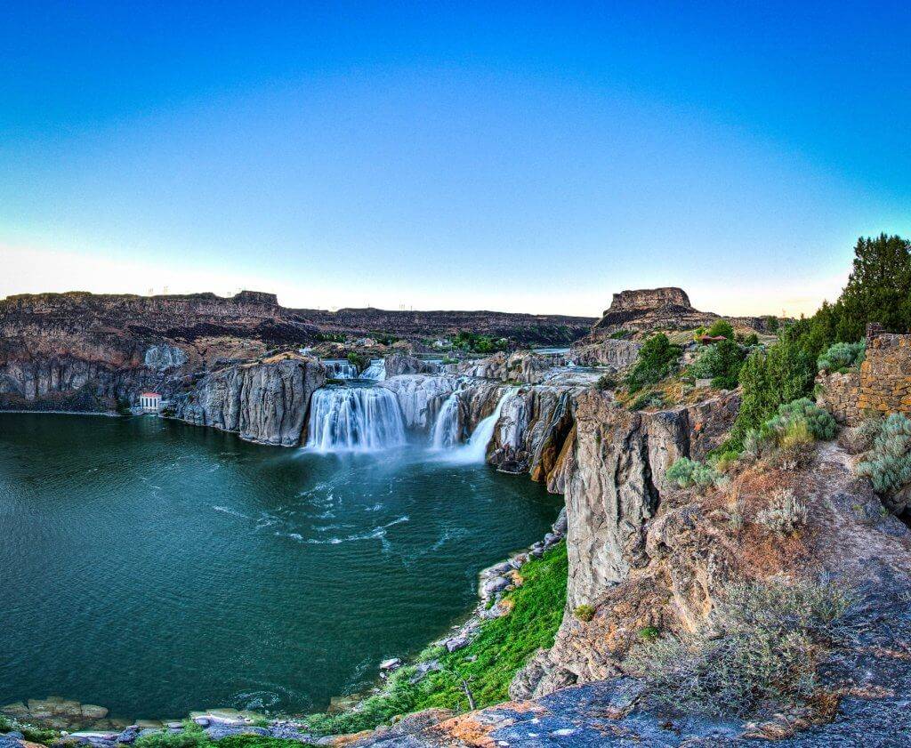 A view of Shoshone Falls from the viewing deck.