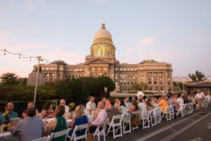 outdoor dining in front of capitol