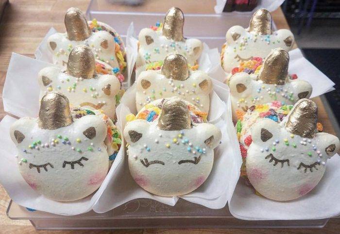 unicorn shaped macaroons