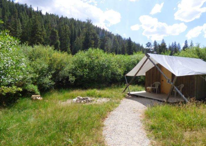 tent cabin in the wildernes