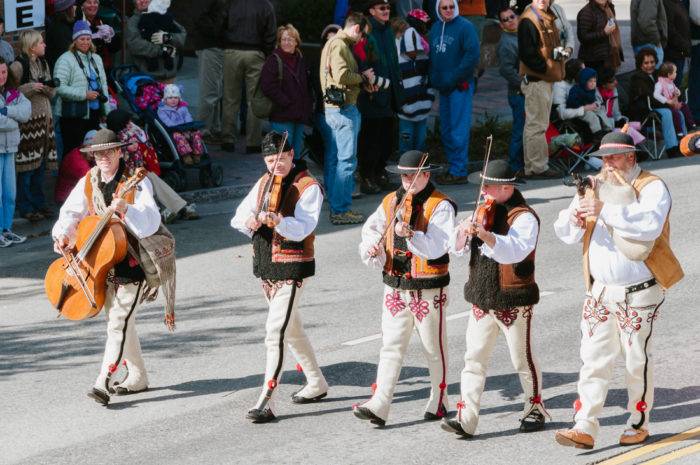 folk performers