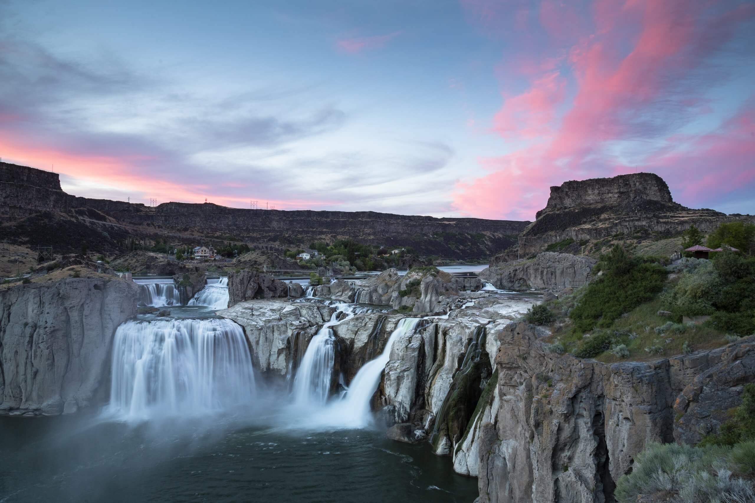 A scenic view of Shoshone Falls.