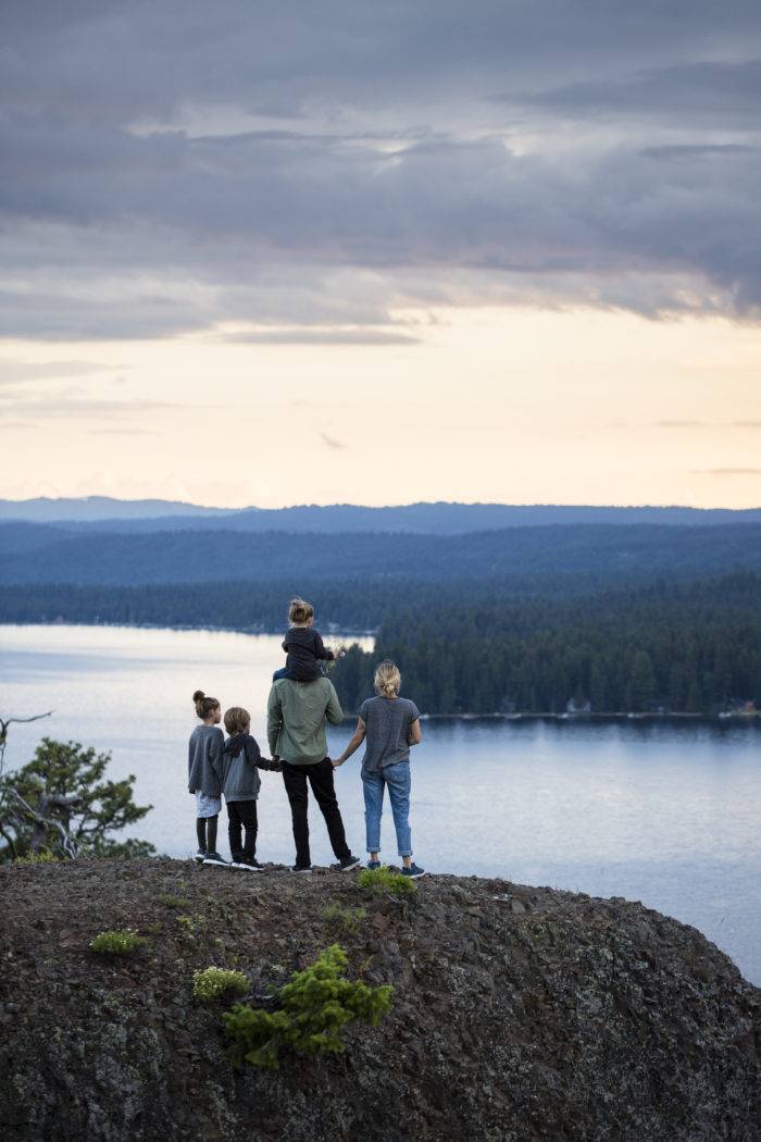 A family admiring the view from Osprey Point in Ponderosa State Park.