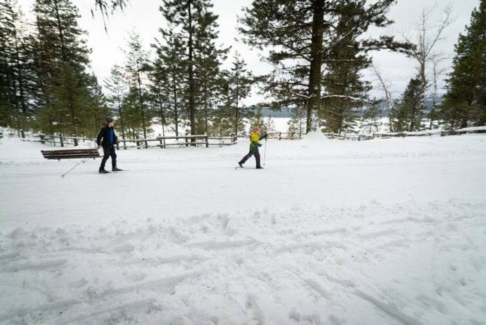 people cross country skiing