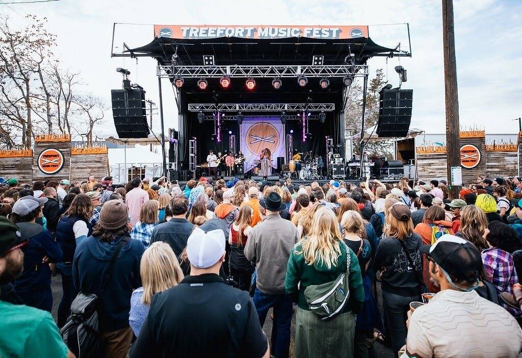 crowd in front of treefort stage