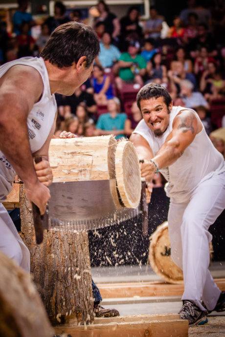 men cutting a log at sports night during jaialdi