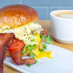 breakfast sandwich with egg and bacon