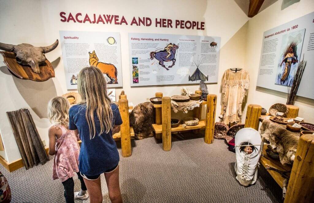 kids reading interpretive center signs