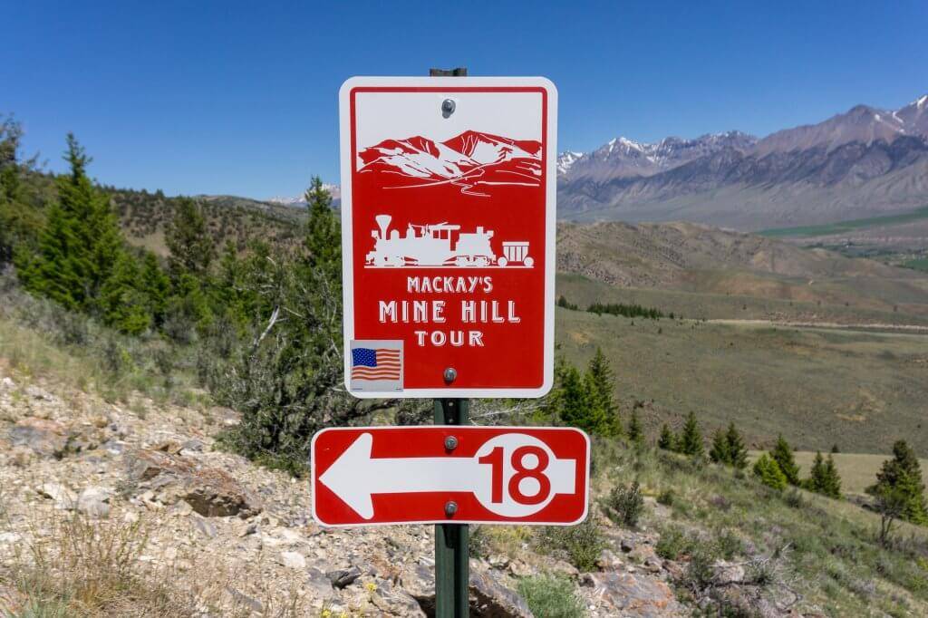 red mackay mine hill tour sign with arrow pointing to route