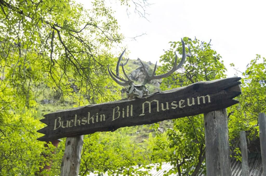 A wooden sign for Buckskin Bill Museum.