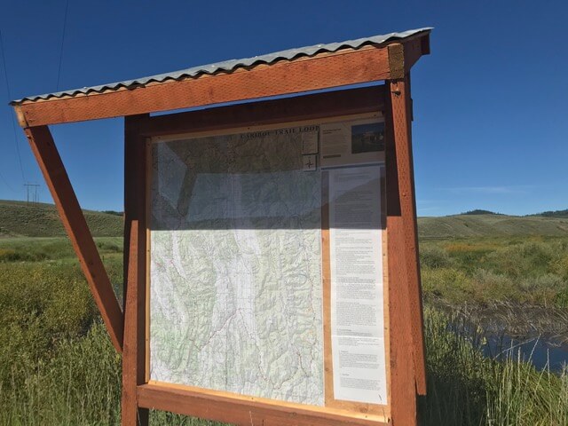 An informational kiosk with an area map in the Tincup Road and Bridge Creek parking area. 