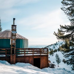 Banner Ridge yurt in the winter.