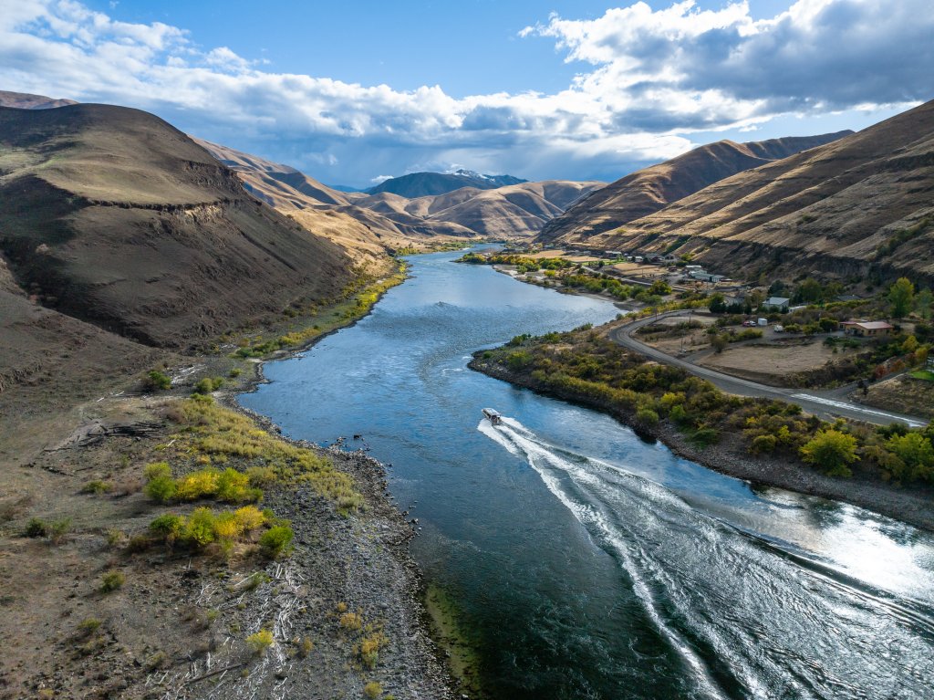 Jet boat gliding along the Snake River near Lewiston